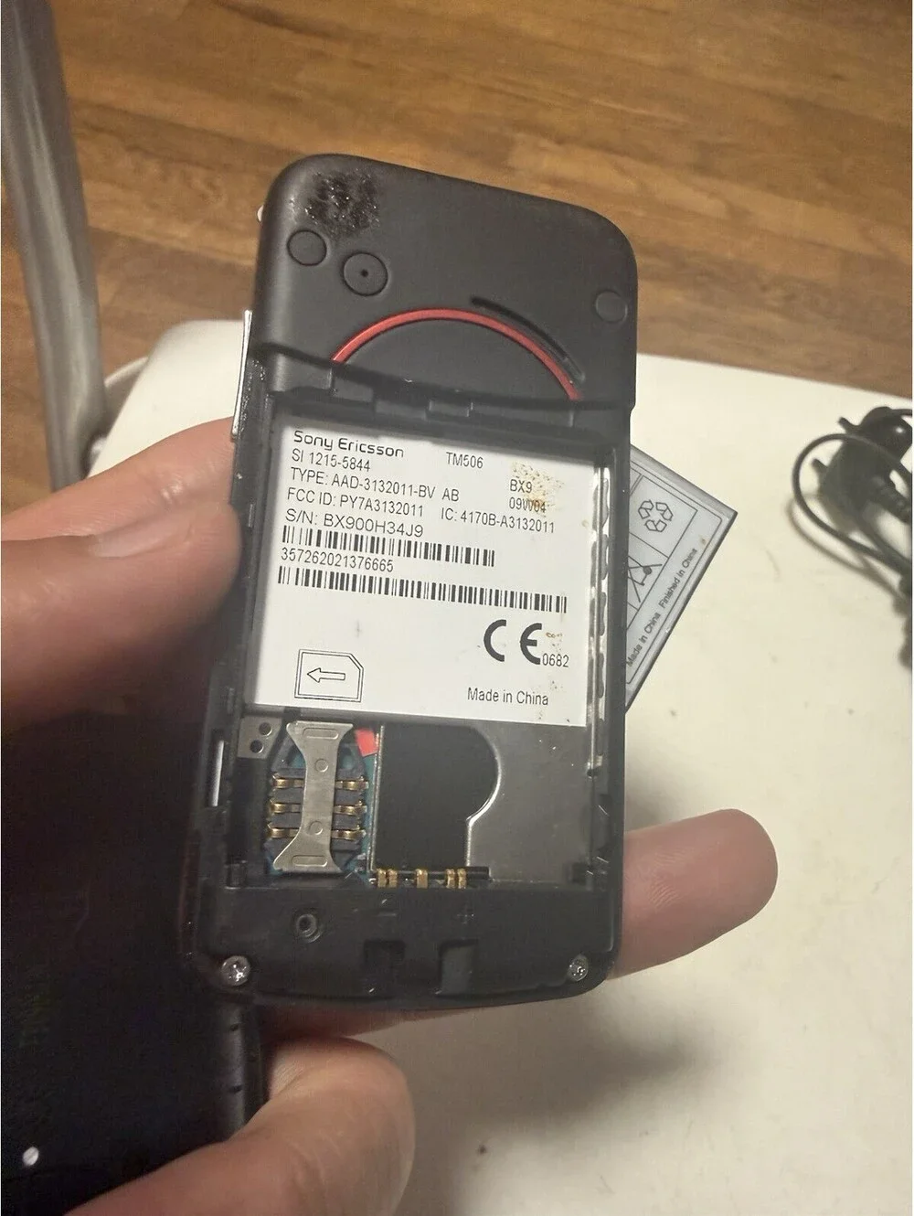 Sony Ericsson TM506 - Red ( T-Mobile ) Flip Phone ( Not Working ) No Power